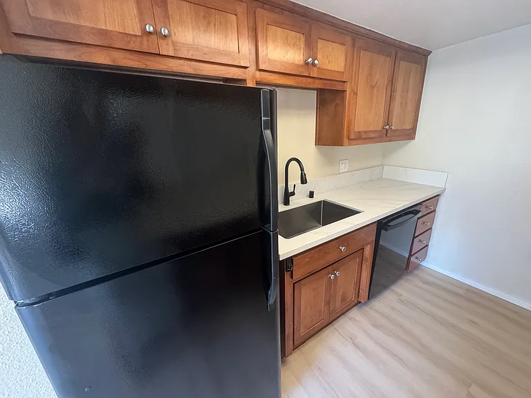 1043 Southwood Dr #J — Photo 1