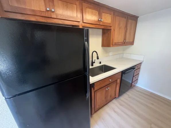 1043 Southwood Dr APT J, San Luis Obispo, CA 93401