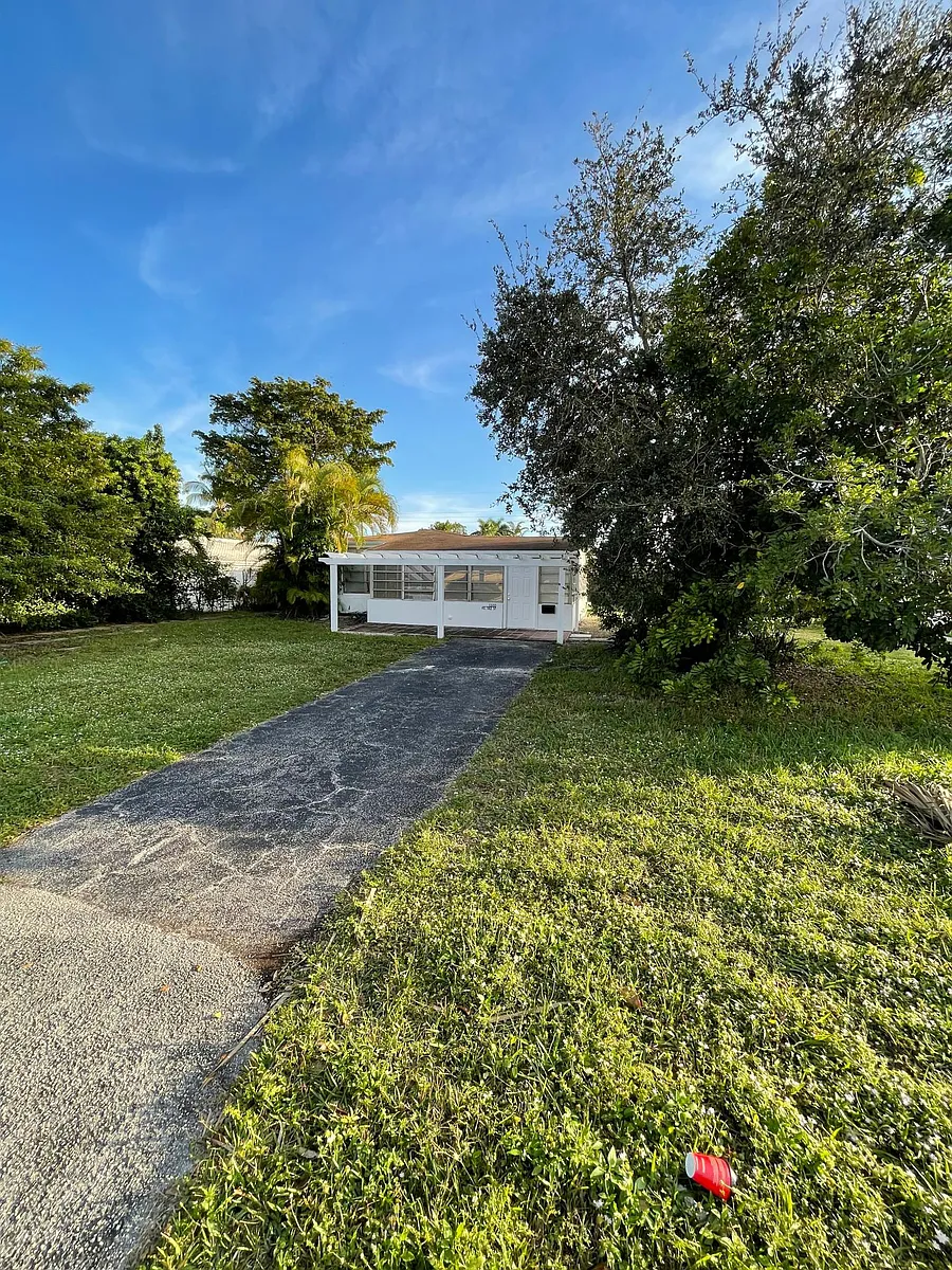 Building Photo - 1300 NE 182nd St