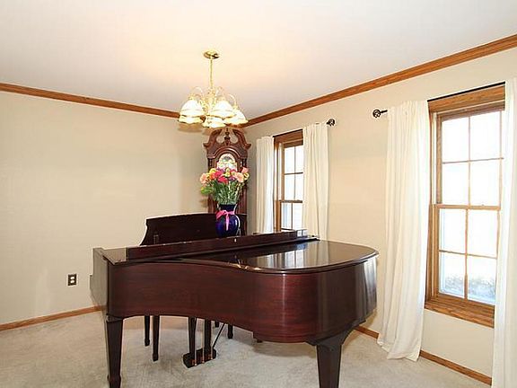 3rd image of 7637 W Briarwood Dr