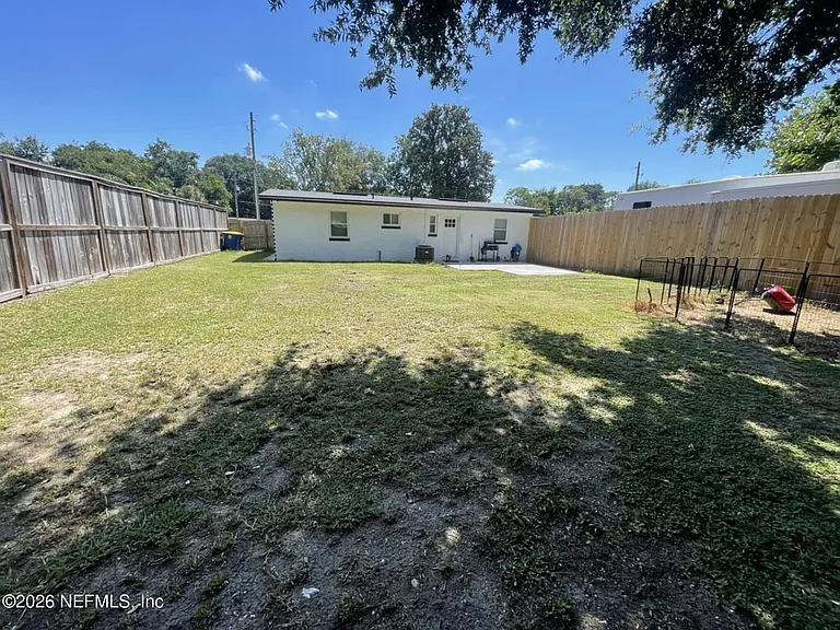 5949 Maple Leaf Dr N — Photo 11
