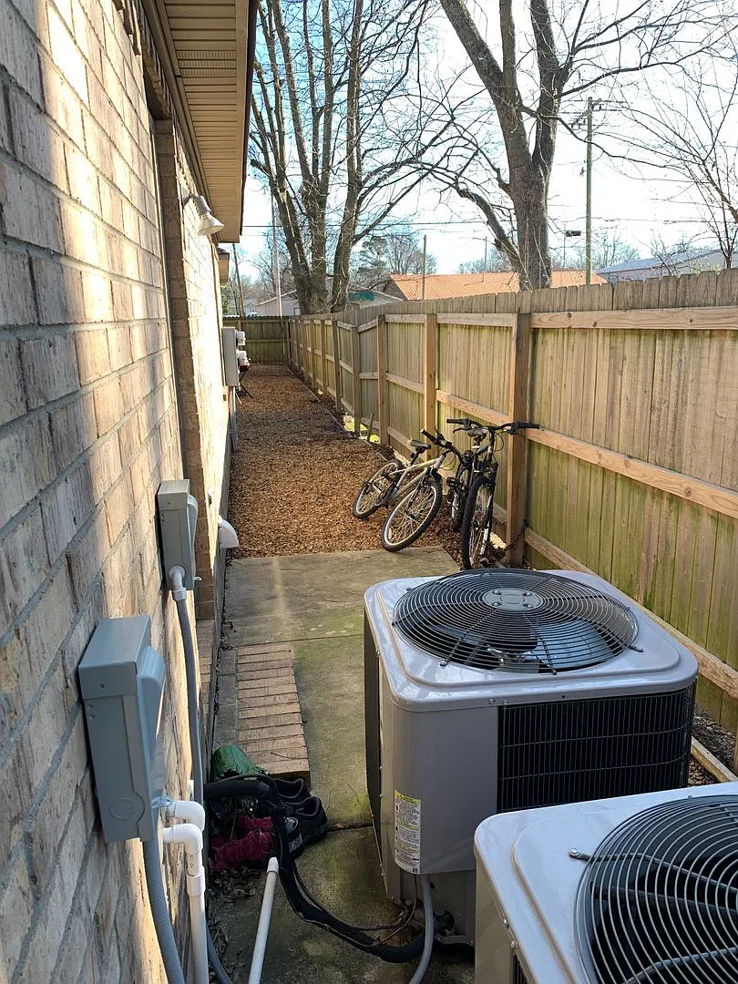 Dee's Place — Photo 3