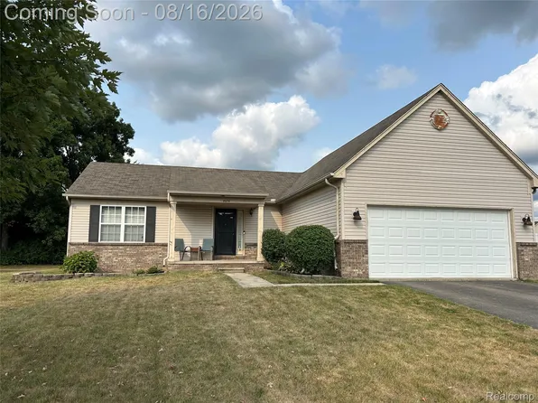 8074 Bradbury Ln, Grand Blanc, MI 48439