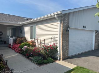 812 Crystal Ln, Marysville, MI