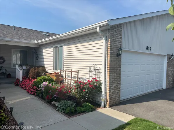 812 Crystal Ln, Marysville, MI 48040