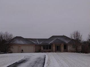 555 Briana Ln, Hudson, WI 54016