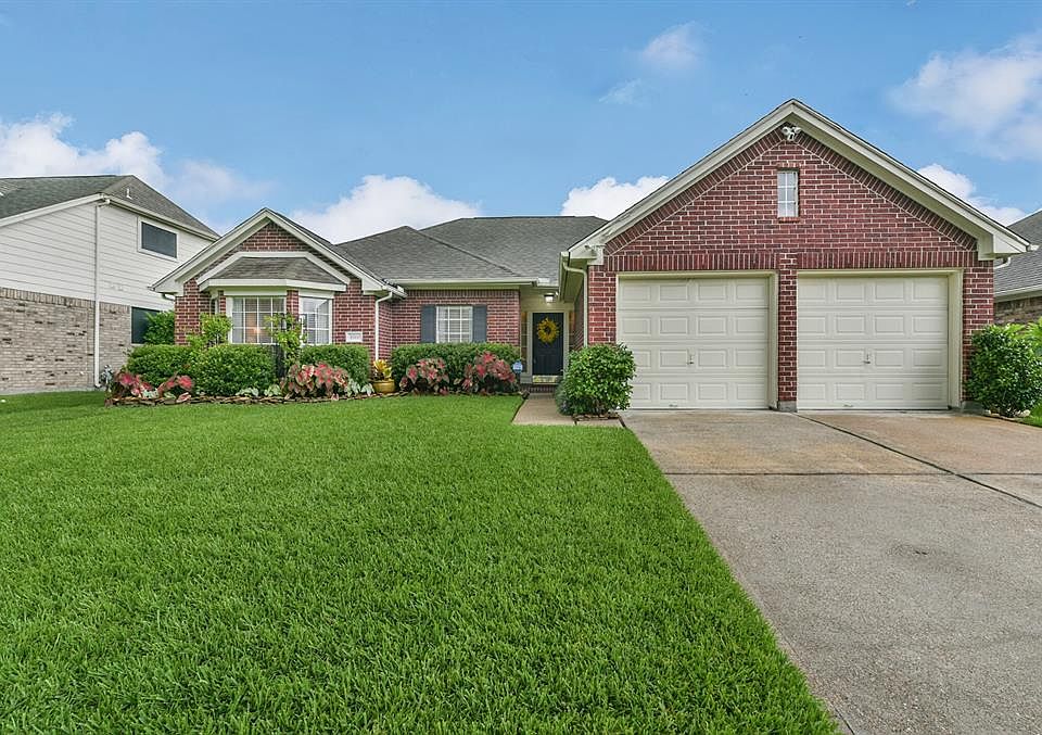 1st image of 1919 Oakwood Court Dr