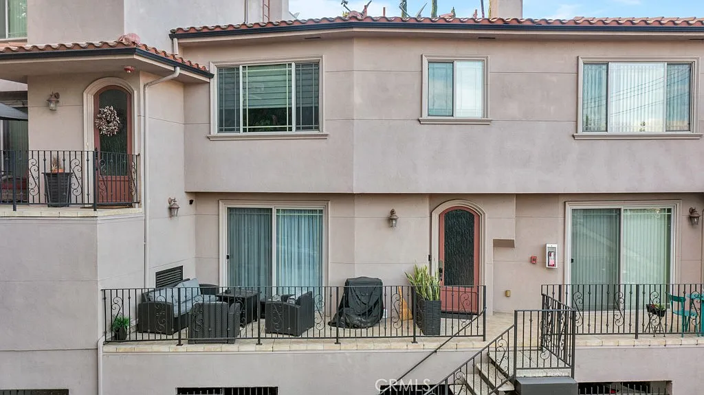 3 bed, 1660 sqft, $4,950 — Photo 3