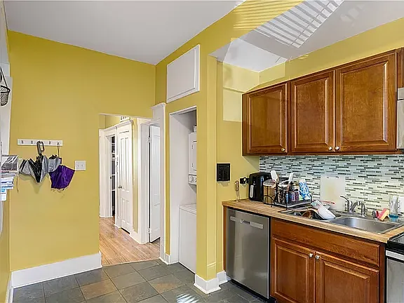 534 E Waldburg St #B — Photo 4