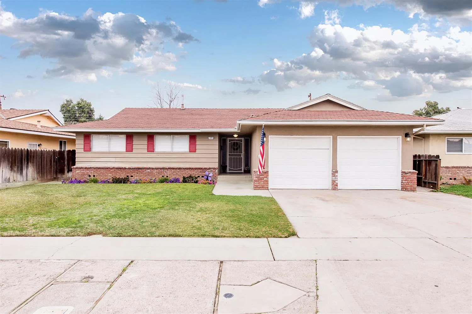 1224 E San Ramon Ave photo 1