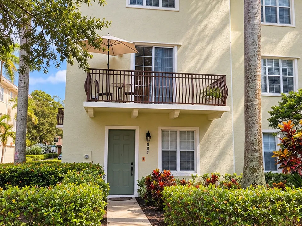 884 University Blvd