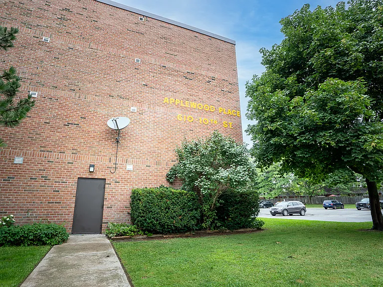 610 10th St — Photo 24