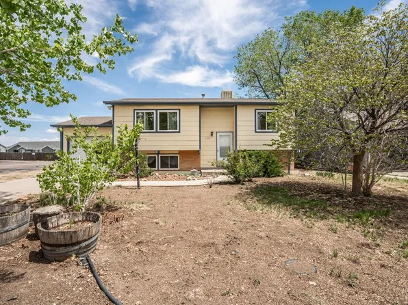 154 Gamble Ln, Pueblo, CO 81001