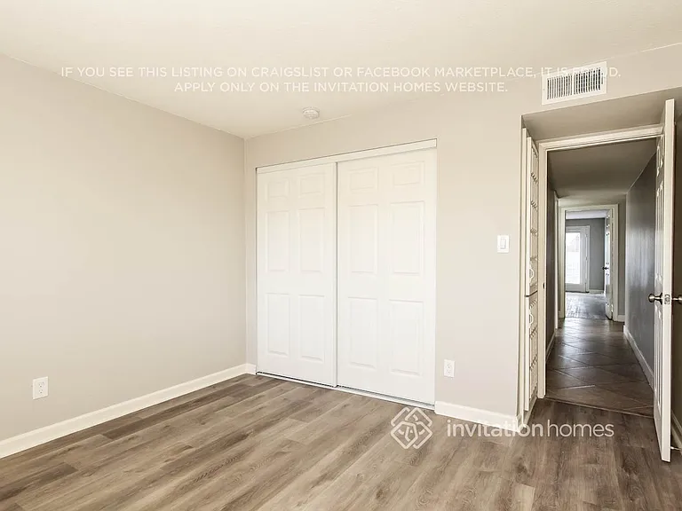 4512 N 81st Dr — Photo 9