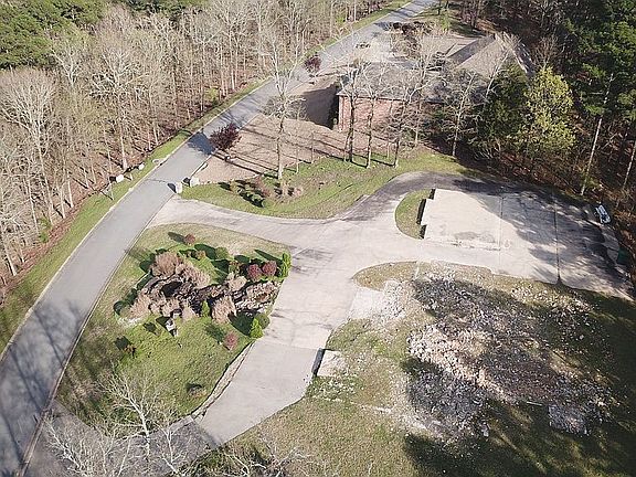 4th image of 12 Sellette Ct