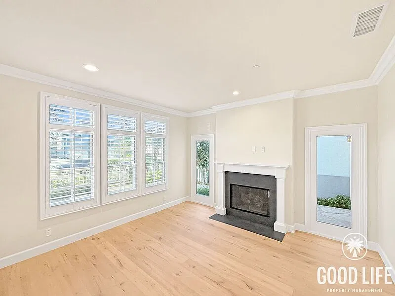 3 bed, 3.0 bath, 2421 sqft, $11,000 — Photo 4