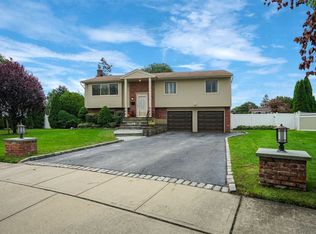 12 Pebble Pl, Commack, NY 11725