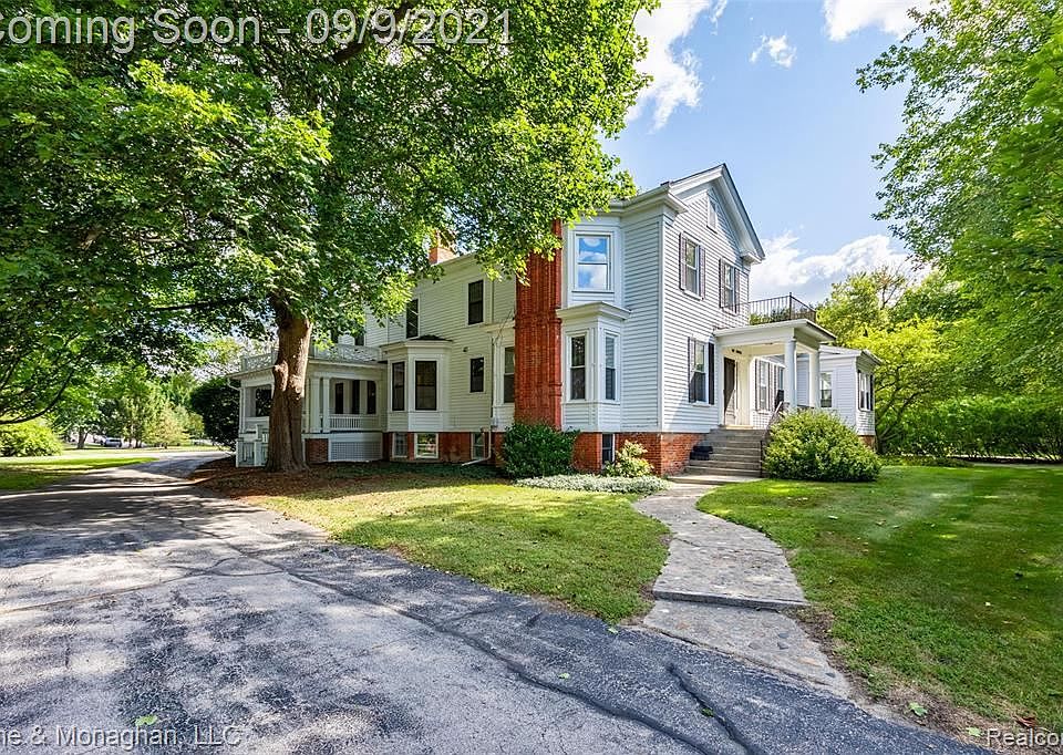 1st image of 900 Brown St