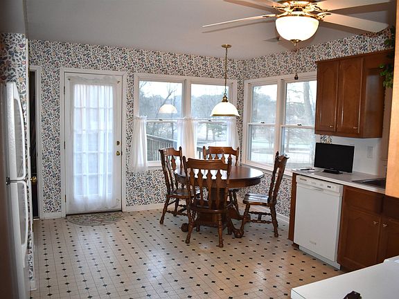 3rd image of 1943 Carraway St