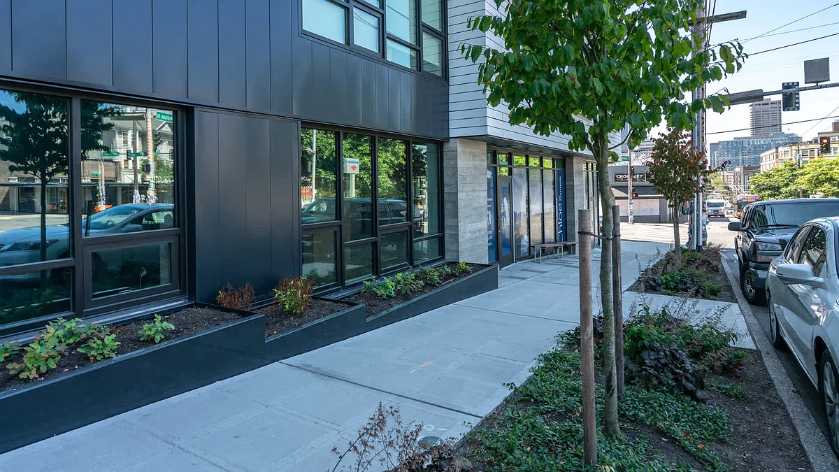 Exterior Walkways - Chloe on Madison