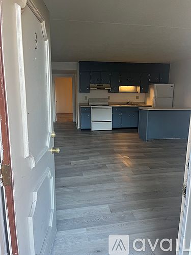 1st image of 499 N Hawkins St APT 3