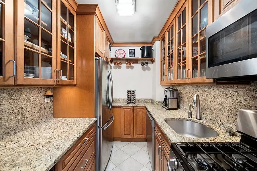 1st image of 444 E 84th St #24