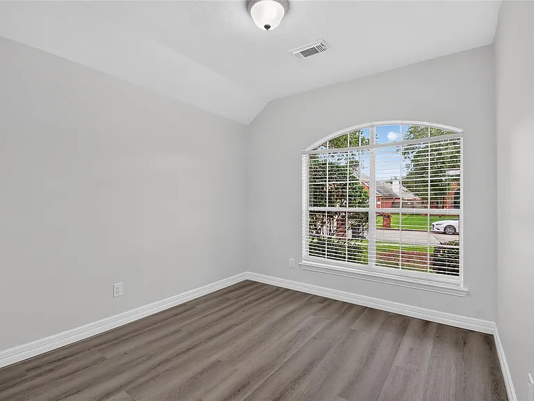 6706 Paigetree Ln — Photo 14