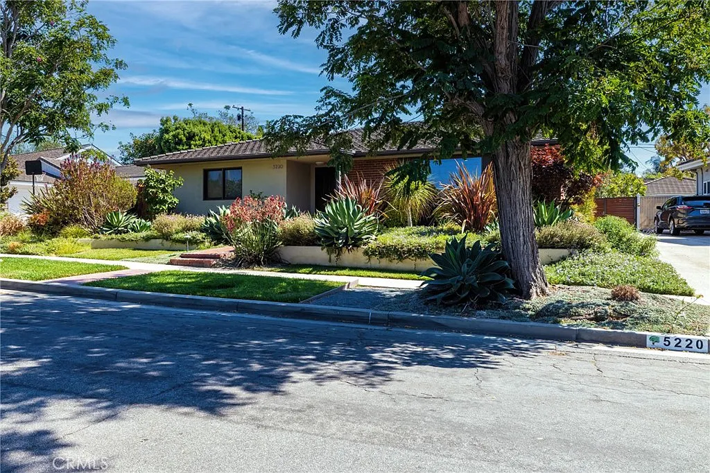 3 bed, 1938 sqft, $8,000 — Photo 3