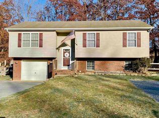 131 Canton Ln, Stuarts Draft, VA 24477
