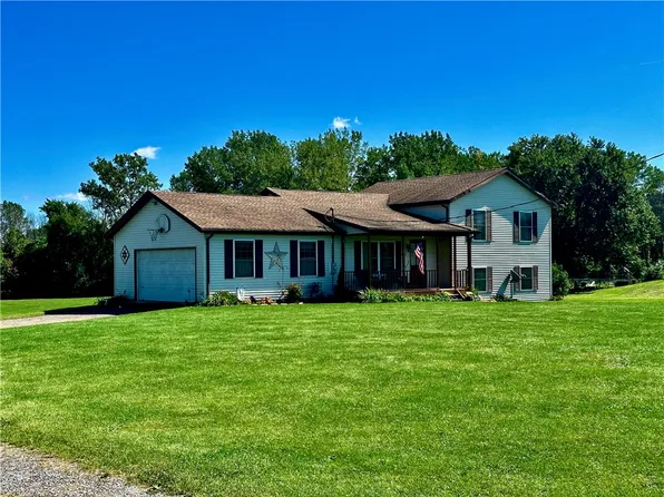 10733 Roanoke Rd, Pavilion, NY 14525