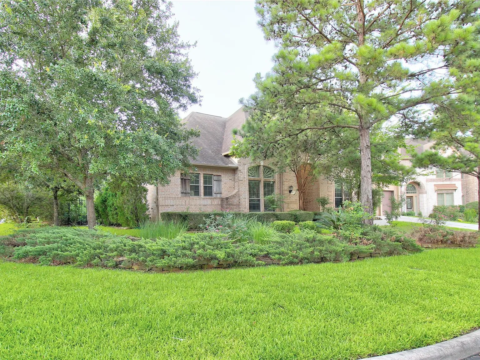 4 bed, 3.5 bath, 3754 sqft, $5,200 — Photo 3