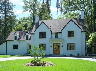 4 Harbor Acres Rd, Port Washington, NY 11050