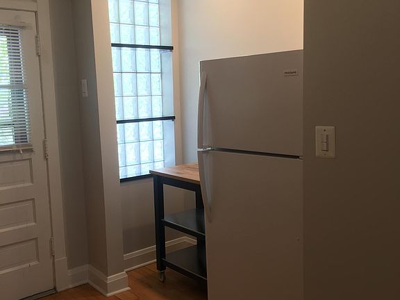 3rd image of 410 Thomas Avenue2nd Loop