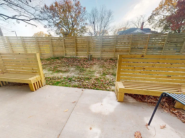 218 N Dillard St — Photo 9