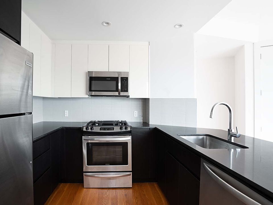 1st image of 3143 Vernon Blvd Unit 206