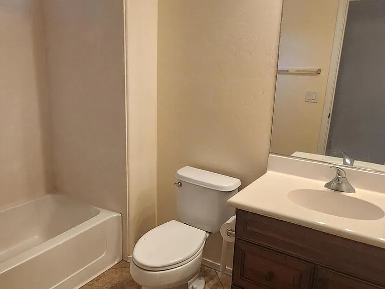 10706 N Hewitt Pl — Photo 16
