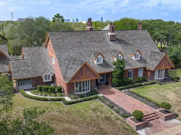 22 Hewit Dr, Corpus Christi, TX 78404