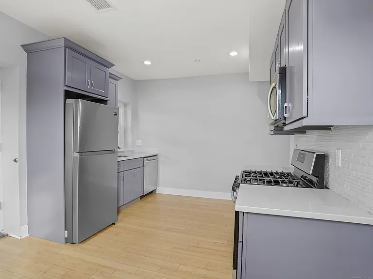 775 Atlantic St #3L — Photo 4