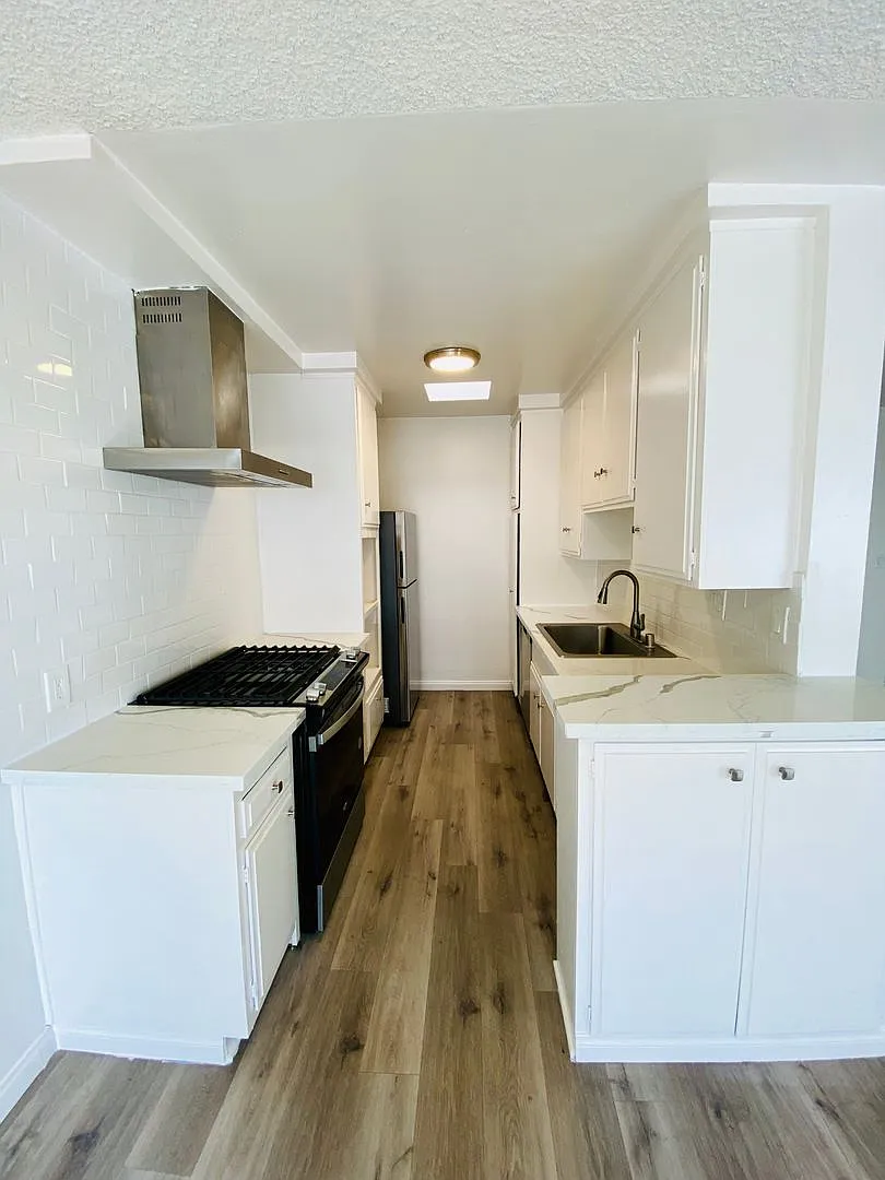 7010 Lanewood Ave LLC — Photo 3