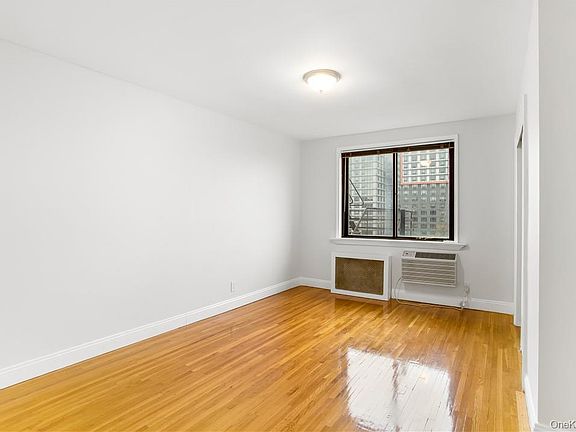 5th image of 411 Bronx River Rd APT 7F