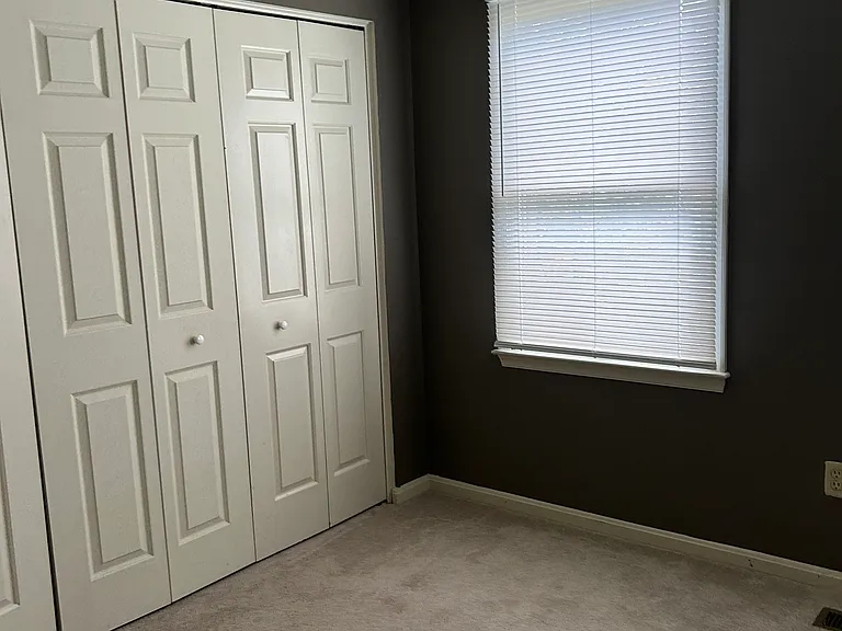 118 Grantham Ct — Photo 4
