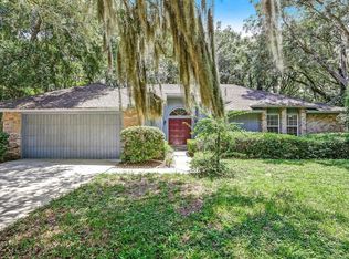 1890 Lakeside Dr N, Fernandina Beach, FL 32034