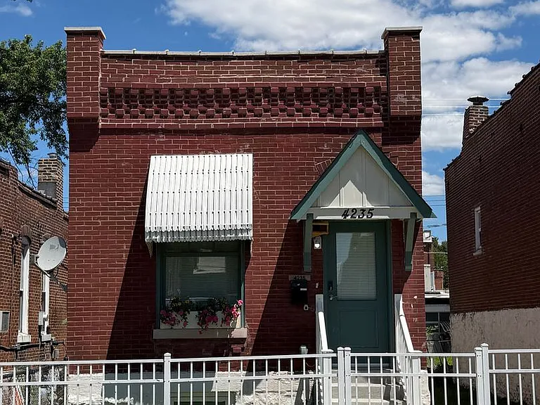 4235 Swan Ave — Photo 1