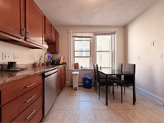3rd image of 28 Ransom Rd APT 8