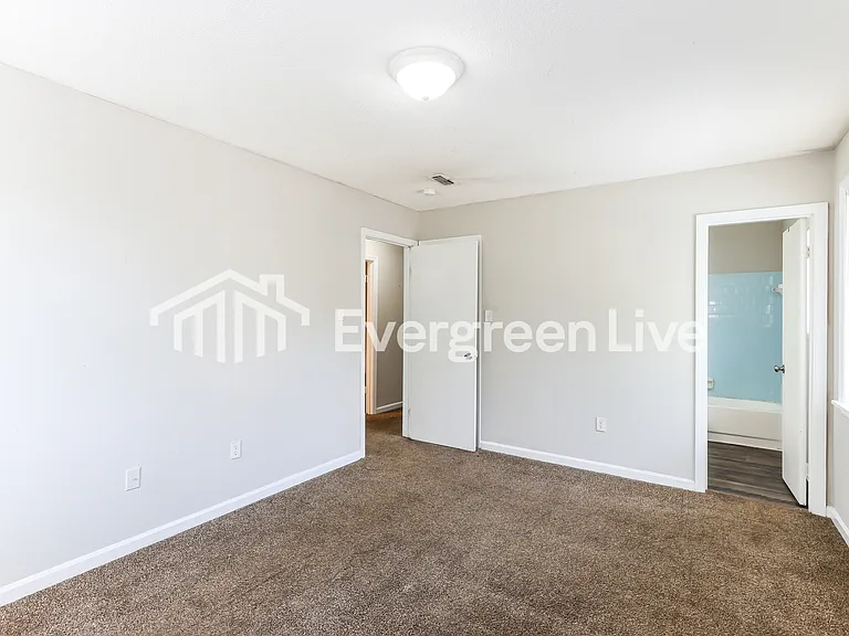 2910 Celeste Dr — Photo 8