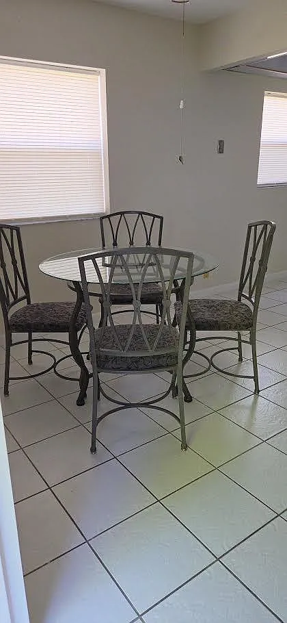 2 bed, 2.0 bath, 883 sqft, $1,675 — Photo 2