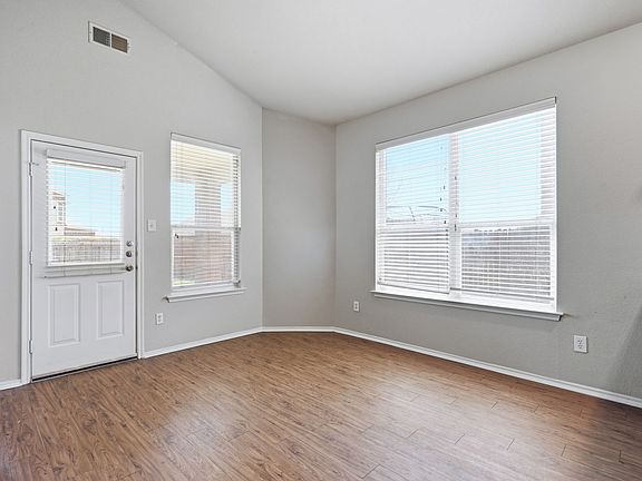 4th image of 1113 Beaverwood Ln