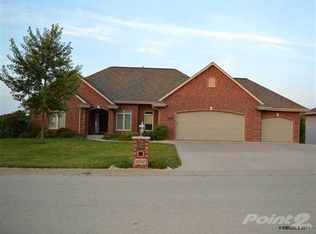 2402 Antler Ridge Dr, Dubuque, IA 52002