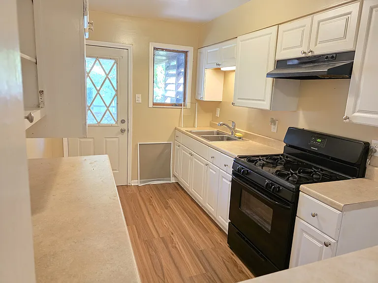 214 Wright St — Photo 3