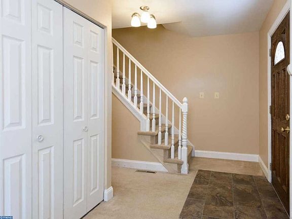 4th image of 42 Carlson Way